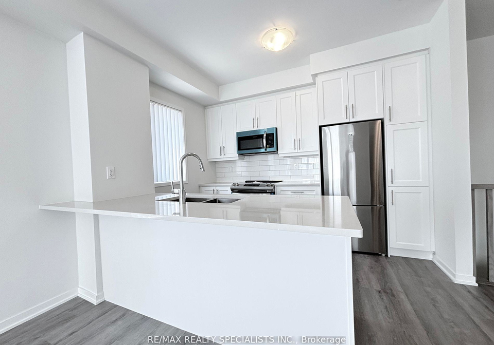 130-honeycrisp-crescent-vaughan-ontario-n12411676