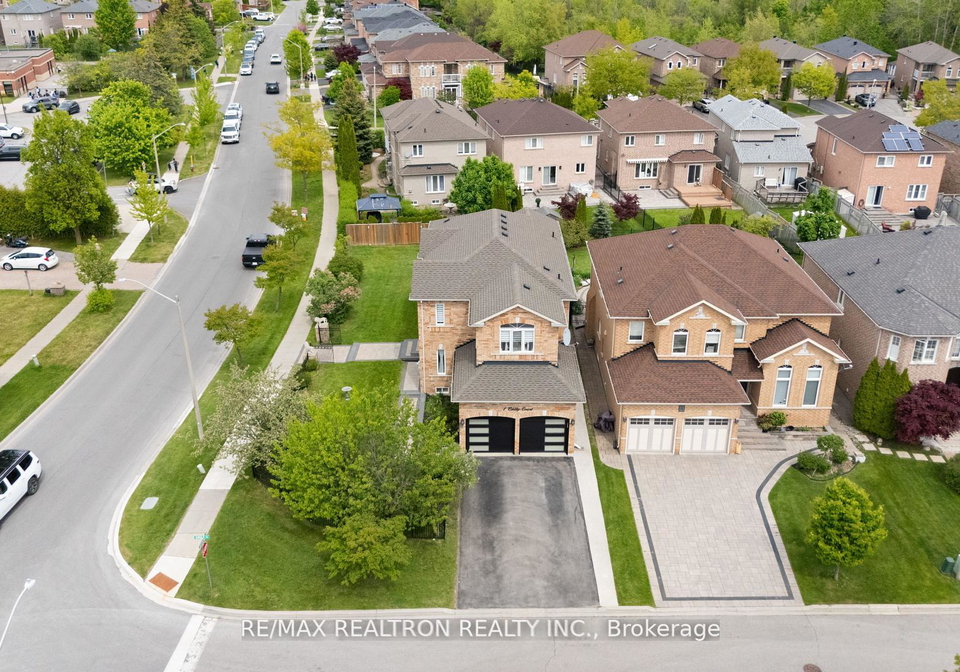 1-emily-court-richmond-hill-ontario-n12412348