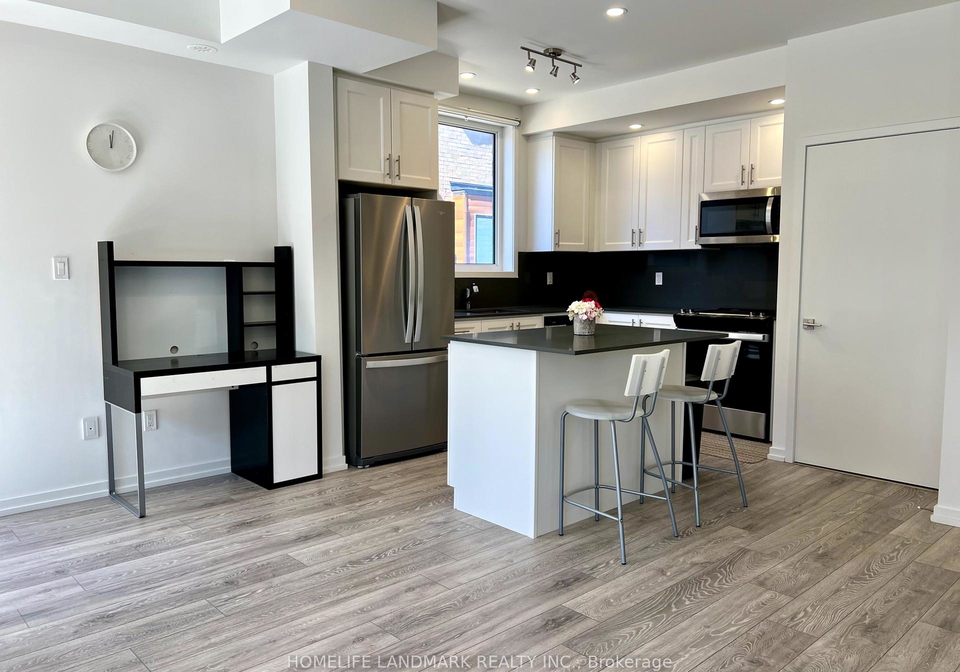 18-lytham-green-circle-newmarket-ontario-n12417509