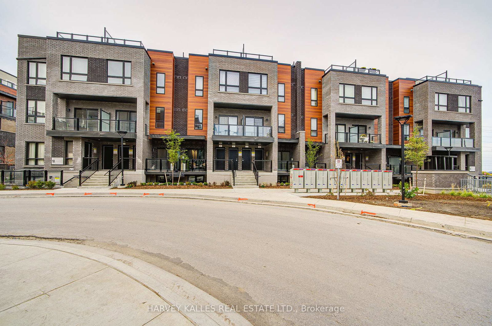 18-lytham-green-circle-newmarket-ontario-n12418520