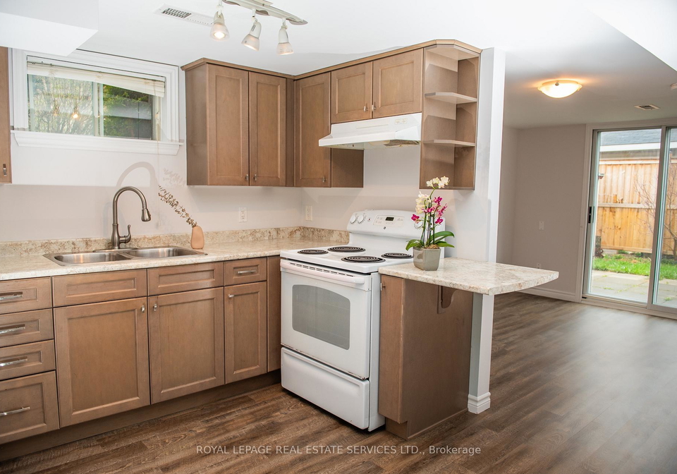 5-maple-court-bradford-west-gwillimbury-ontario-n12422827