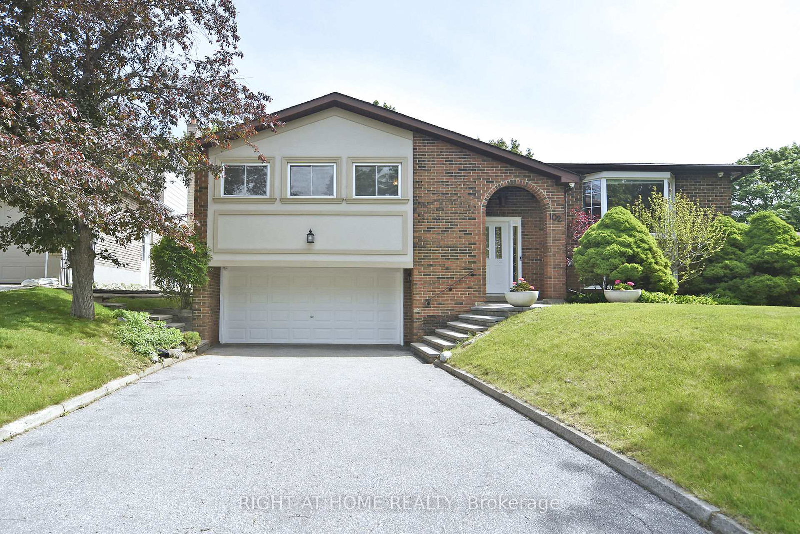 102-romfield-circuit-markham-ontario-n12425461