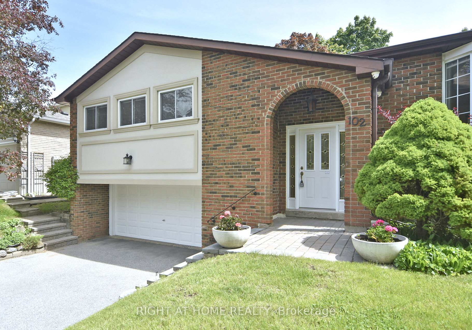 102-romfield-circuit-markham-ontario-n12425461