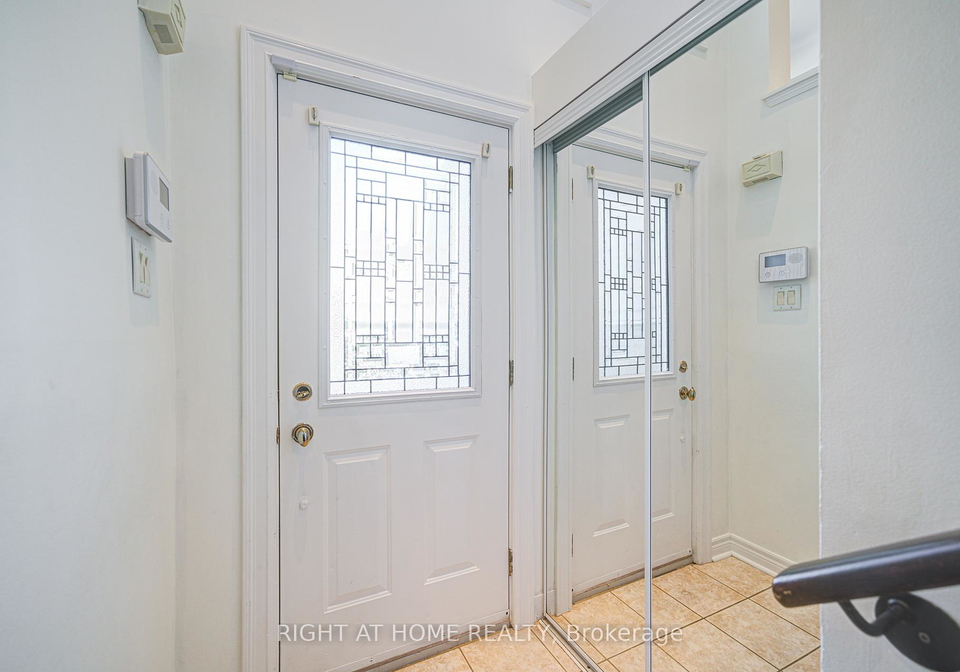 1008bogart-circle-newmarket-ontario-n12431859