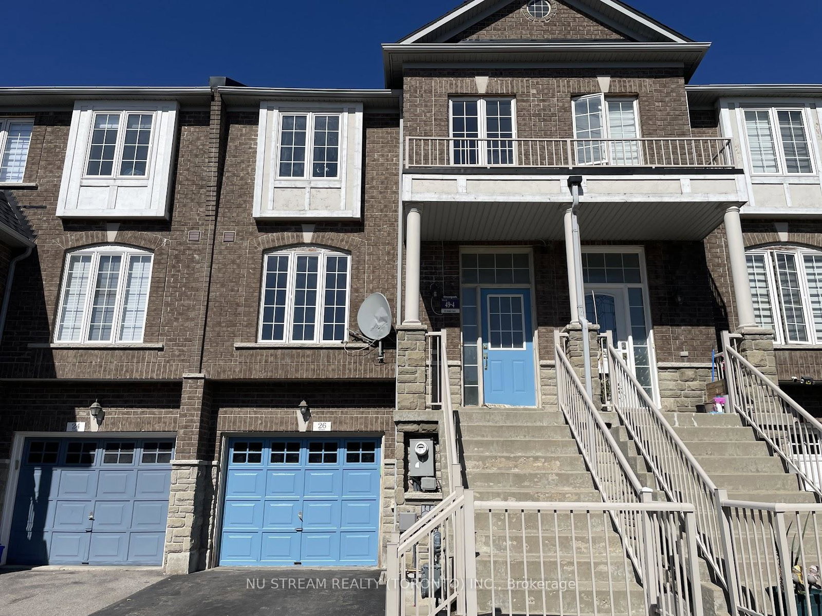 26-martell-gate-aurora-ontario-n12432738