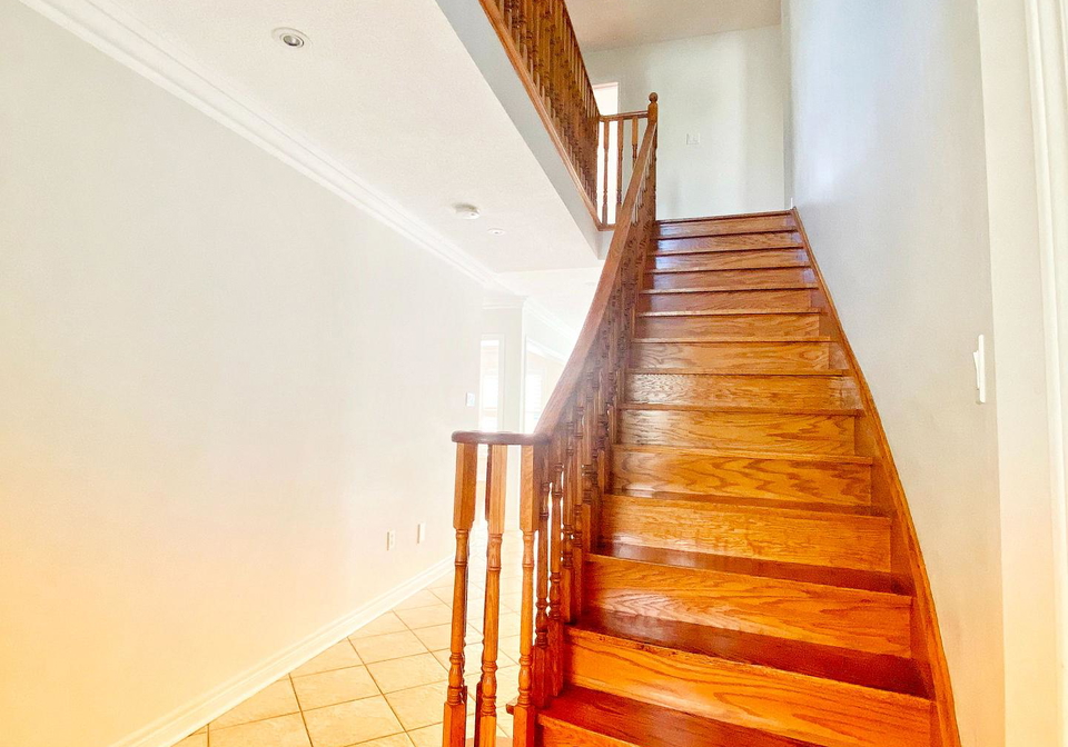 main-114-red-river-crescent-newmarket-ontario-n12434976