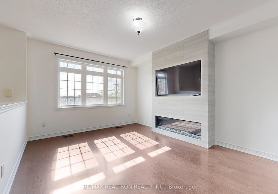 105-matthewson-avenue-bradford-west-gwillimbury-ontario-n12436264
