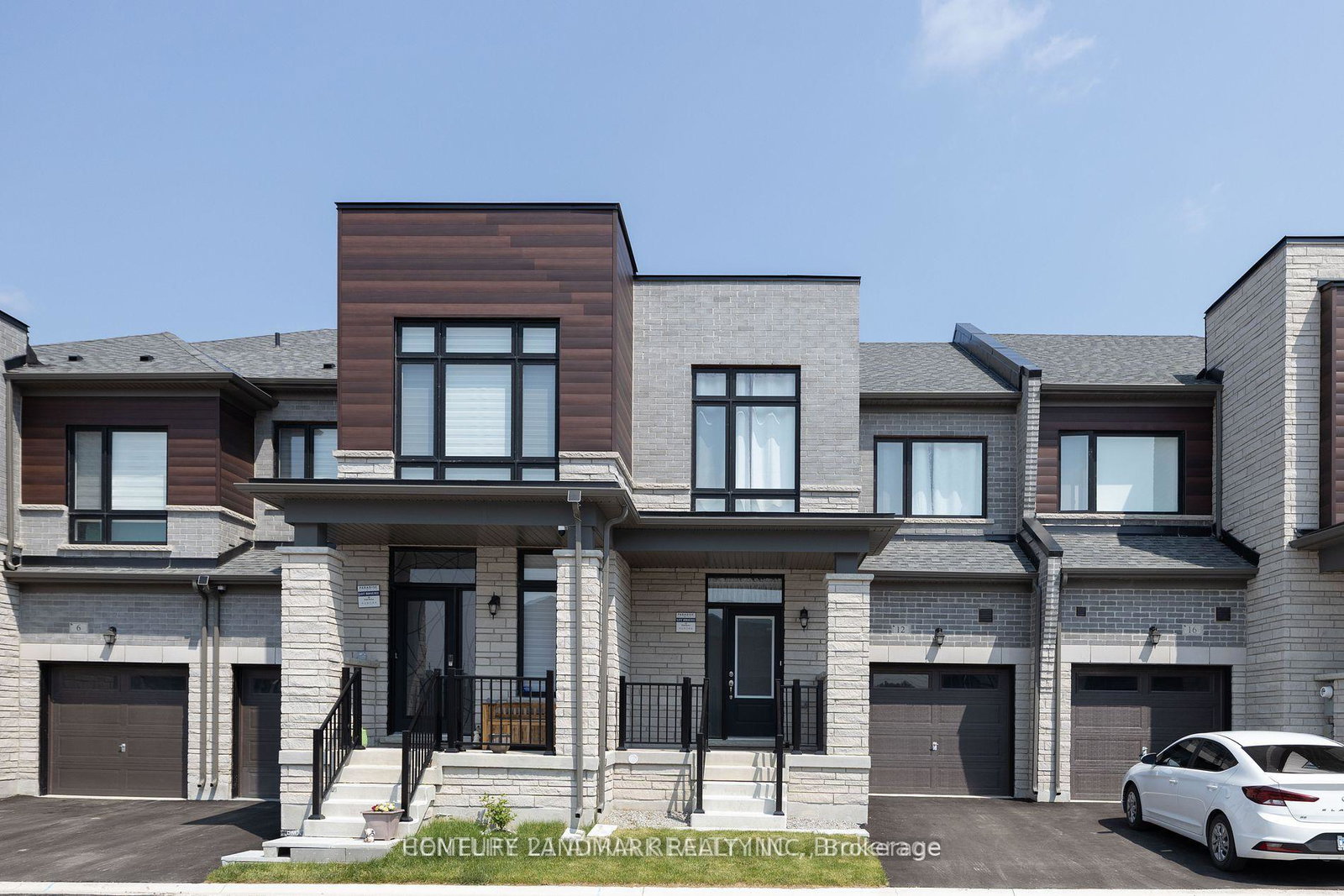 12-fish-drive-aurora-ontario-n12439997