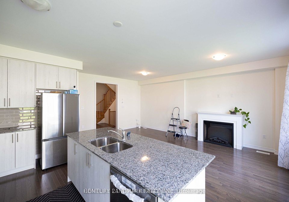 12-fish-drive-aurora-ontario-n12439997