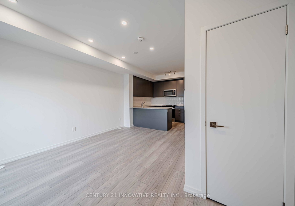 16-lytham-green-circle-newmarket-ontario-n12440600
