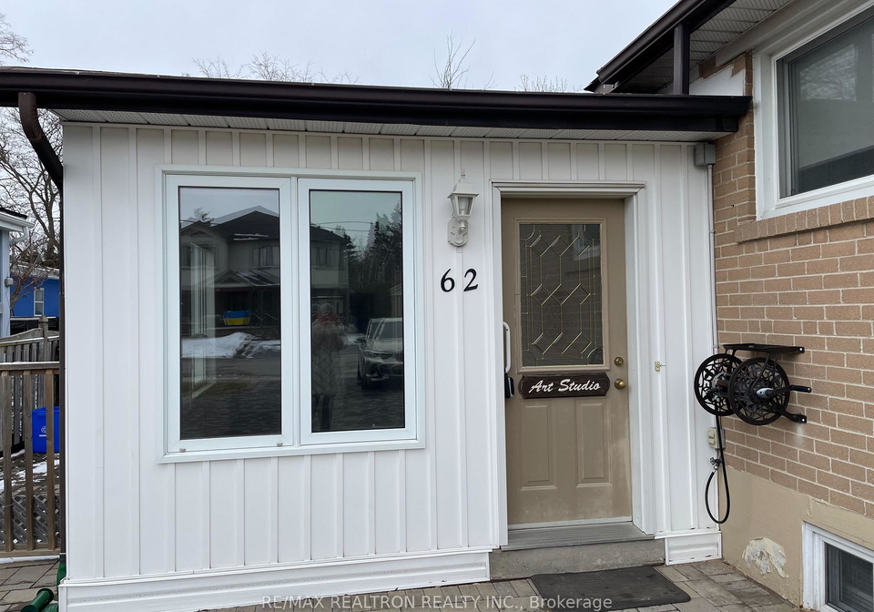 62-child-drive-aurora-ontario-n12441495