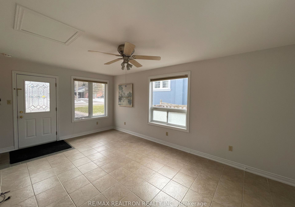 62-child-drive-aurora-ontario-n12441495