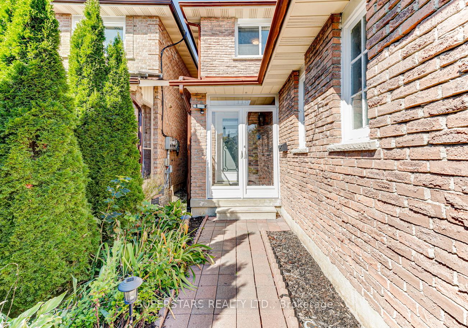 115-major-buttons-drive-markham-ontario-n12442051