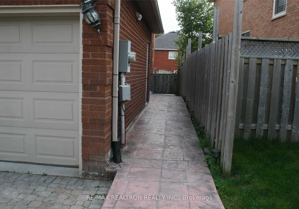 60-savage-road-newmarket-ontario-n12442737
