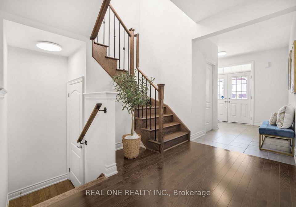 24-larkfield-crescent-east-gwillimbury-ontario-n12444421