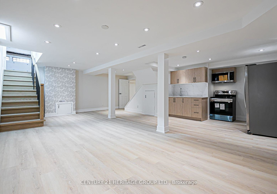 977-birchwood-drive-newmarket-ontario-n12445040