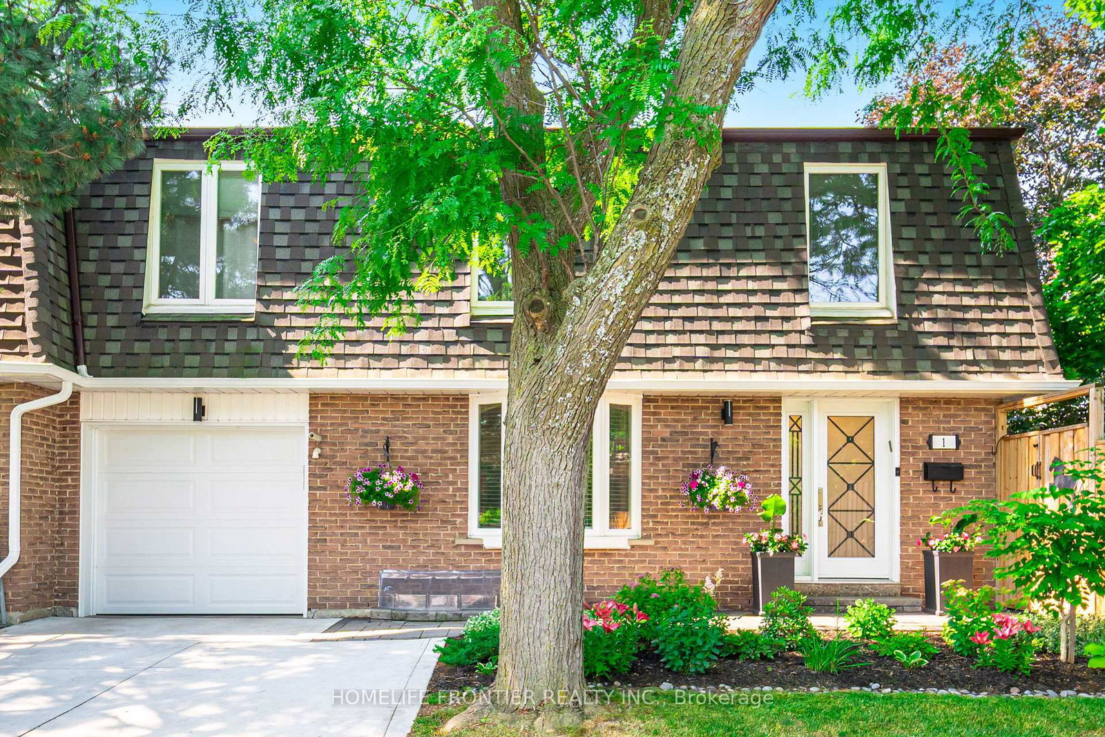 1-denava-gate-richmond-hill-ontario-n12453845