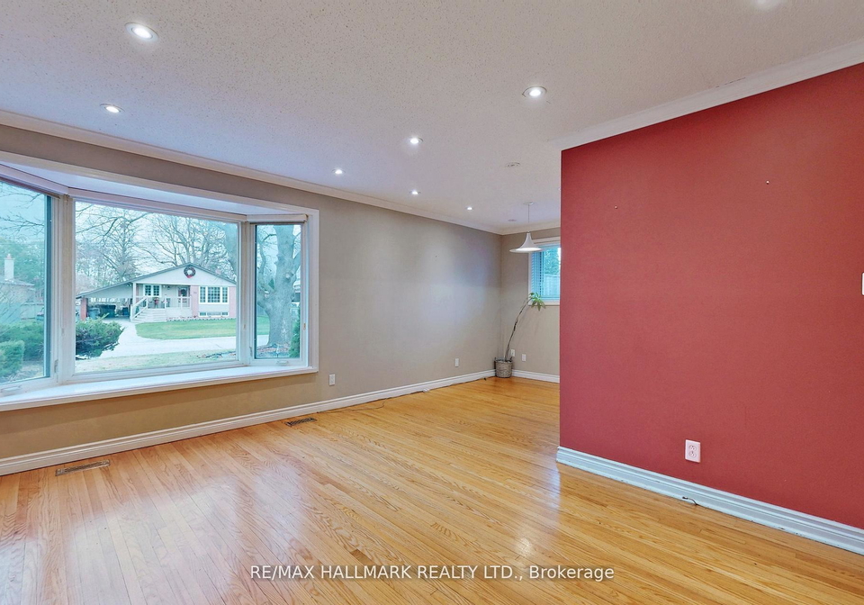 16-knowles-crescent-aurora-ontario-n12465437