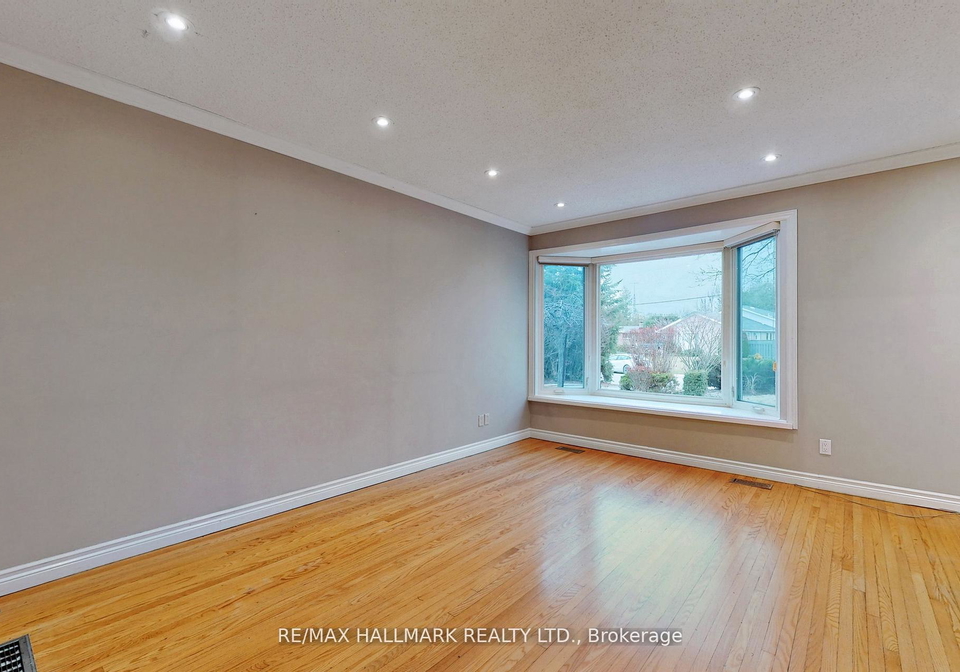 16-knowles-crescent-aurora-ontario-n12465437
