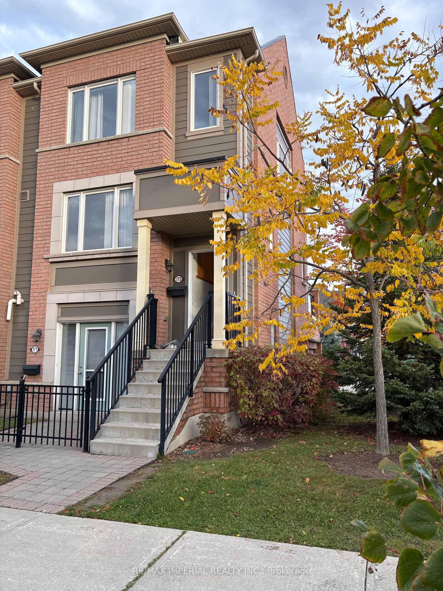 173-lewis-honey-drive-aurora-ontario-n12474890
