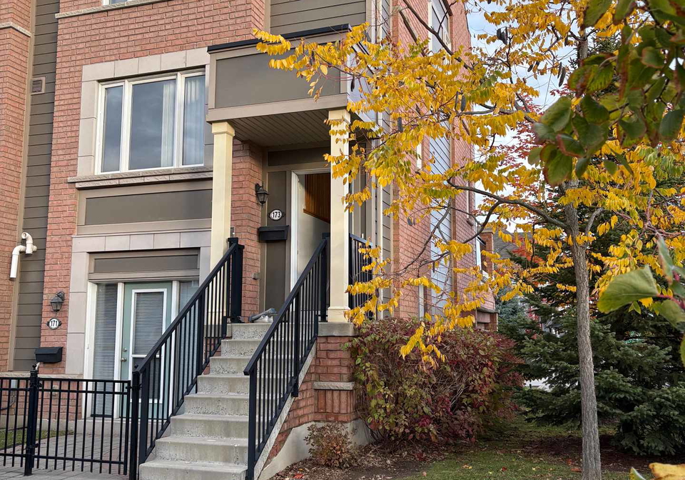 173-lewis-honey-drive-aurora-ontario-n12474890