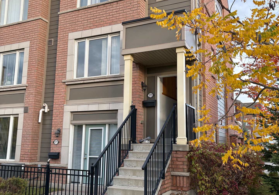 173-lewis-honey-drive-aurora-ontario-n12474890