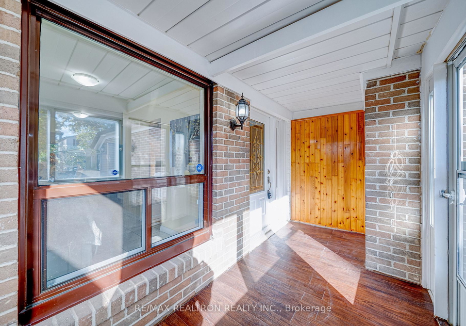 699-jackson-court-newmarket-ontario-n12476088