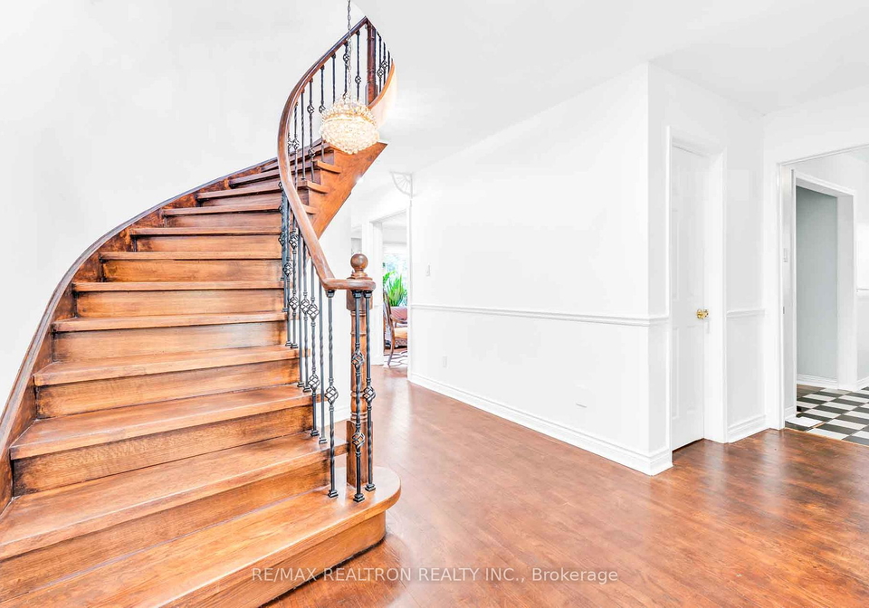 111-devins-drive-aurora-ontario-n12479978