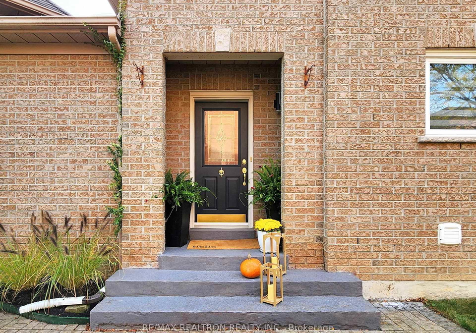 301-warner-crescent-newmarket-ontario-n12482757