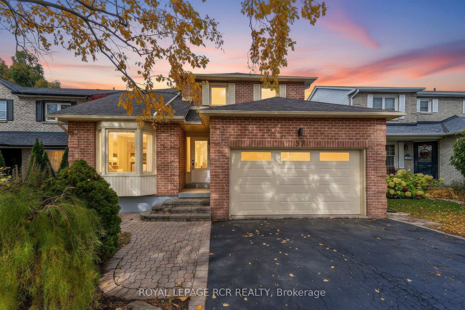 57-closs-square-aurora-ontario-n12483500