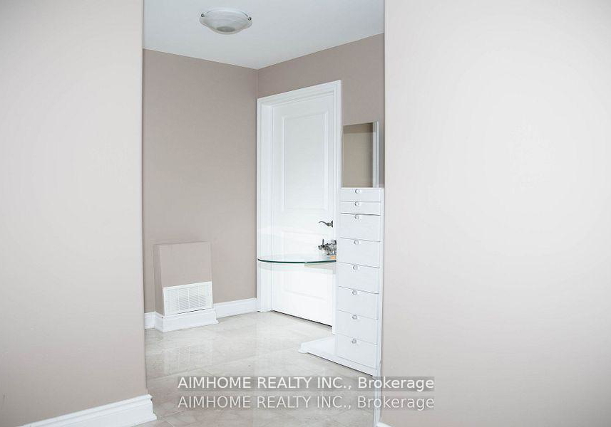 54-lake-forest-drive-richmond-hill-ontario-n12483697