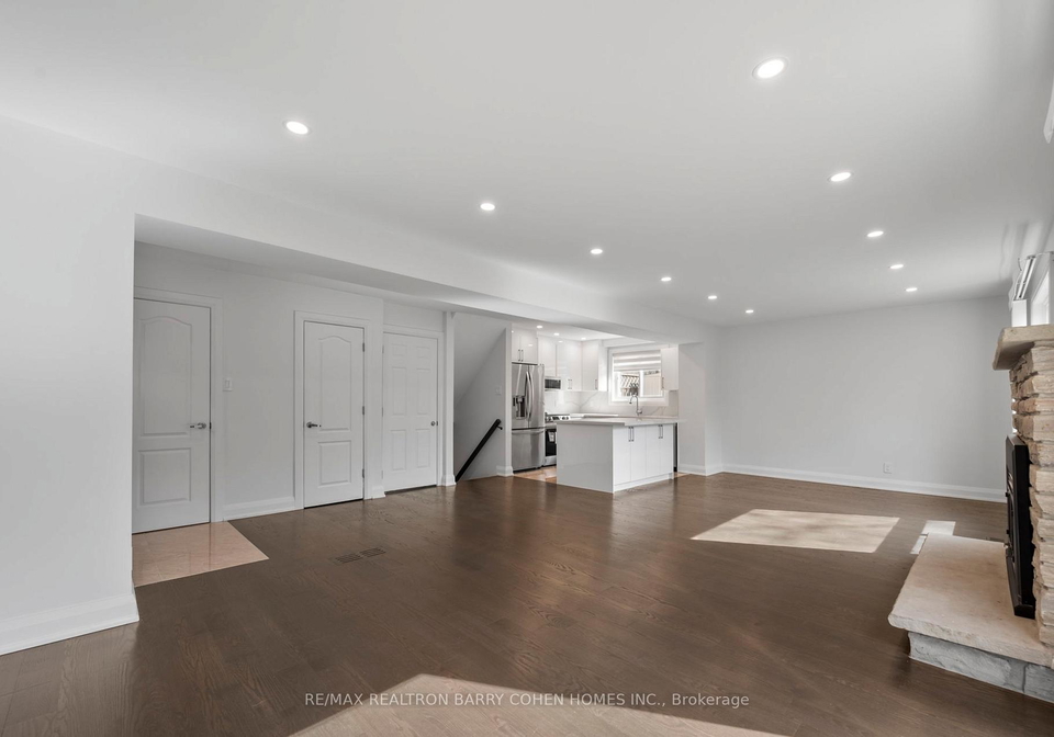 194-romfield-circuit-markham-ontario-n12485254