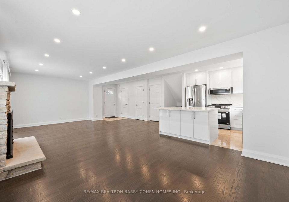 194-romfield-circuit-markham-ontario-n12485254