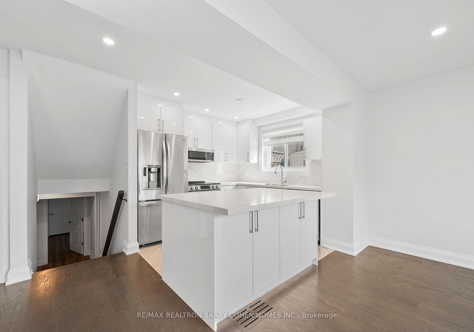 194-romfield-circuit-markham-ontario-n12485254