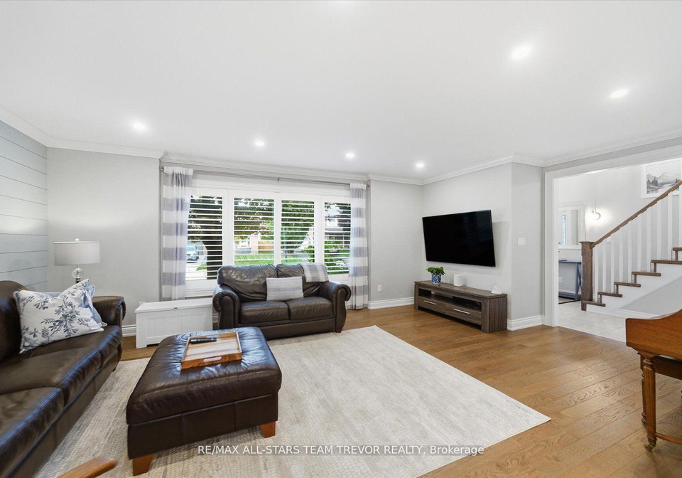1016-easthill-court-newmarket-ontario-n12487403
