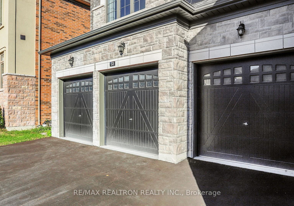 33-upbound-court-east-gwillimbury-ontario-n12487579