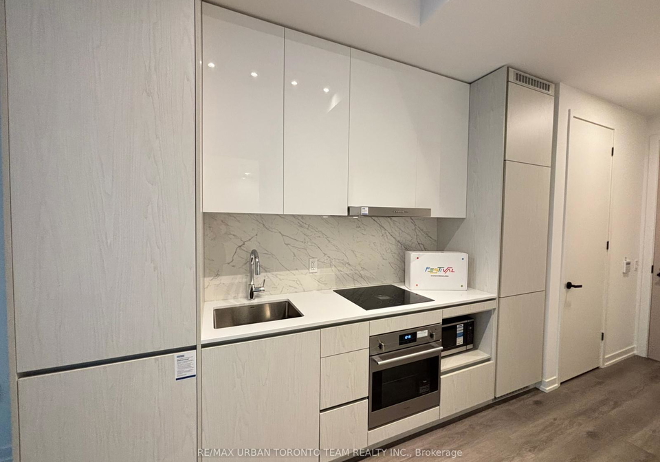 28-interchange-way-vaughan-ontario-n12496436