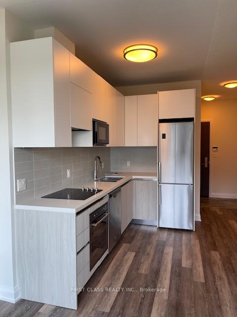15-water-walk-drive-markham-ontario-n12499918