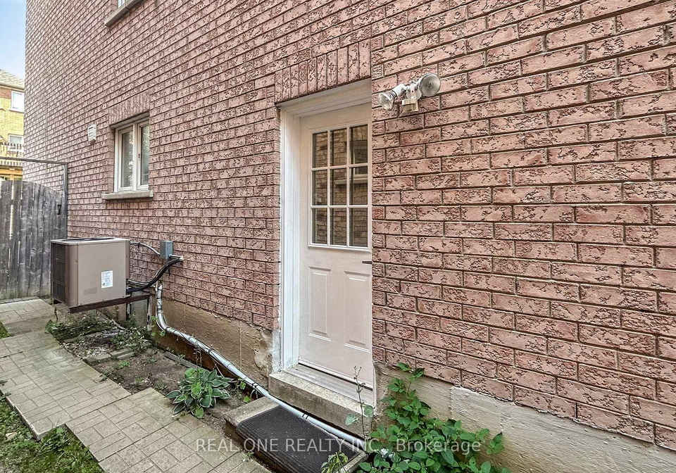 64-sassafras-circle-n-vaughan-ontario-n12515142