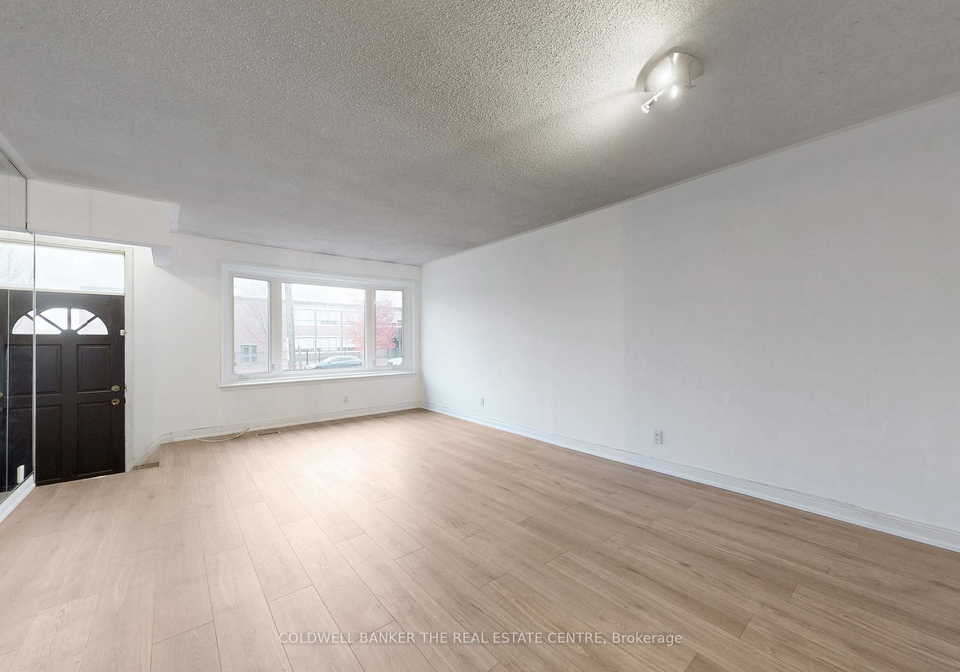 21-glass-drive-aurora-ontario-n12520278