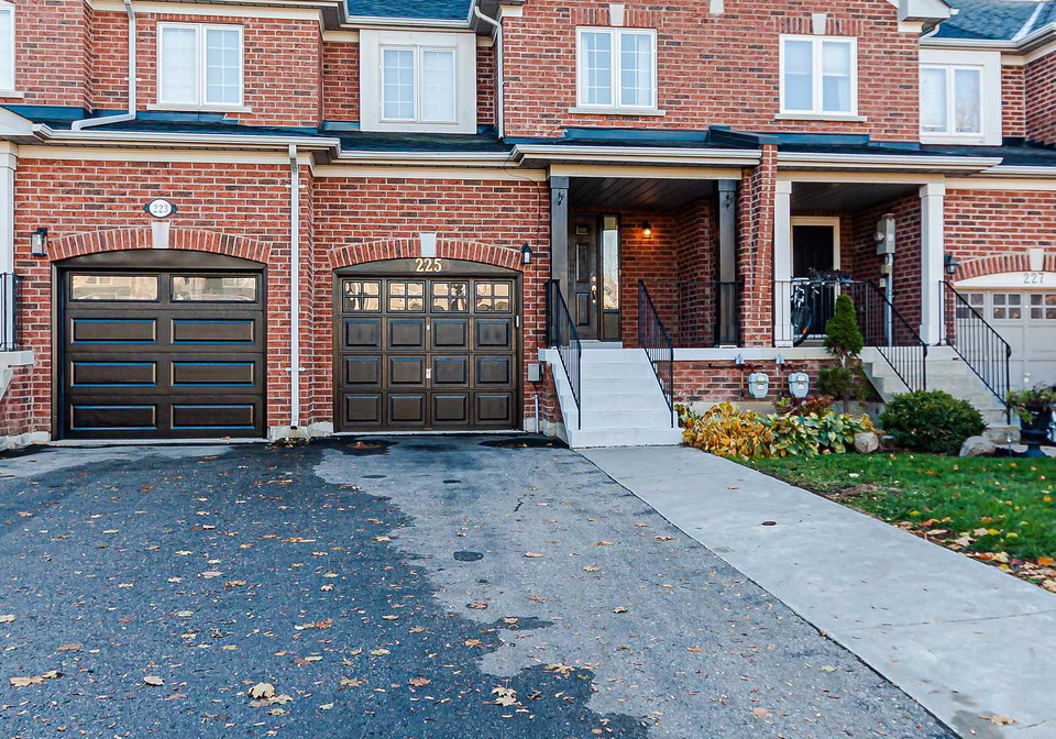 225-banbrooke-crescent-newmarket-ontario-n12522146