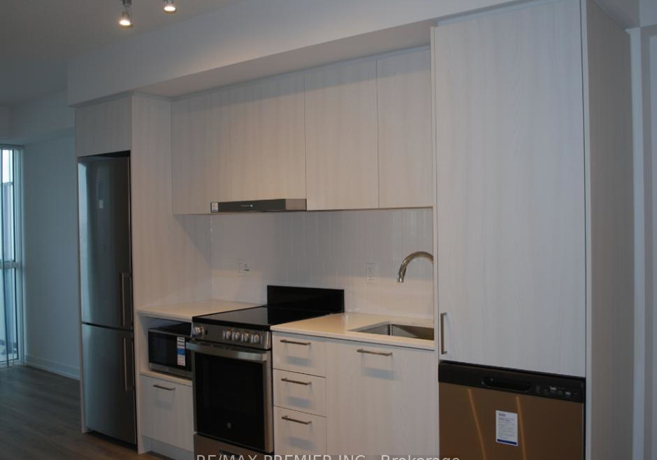 195-commerce-street-vaughan-ontario-n12523726