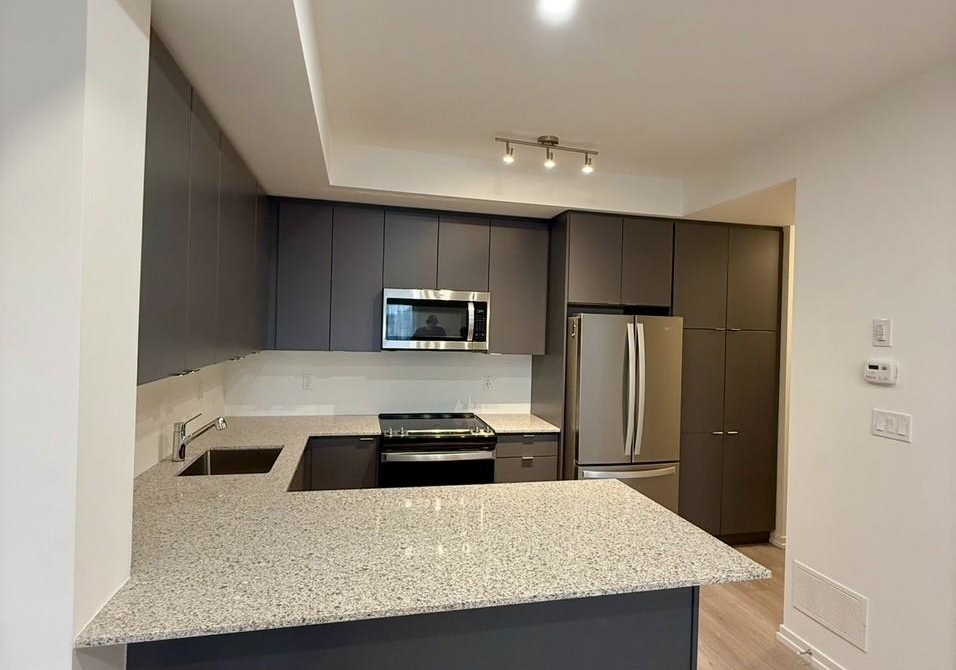 18-lytham-green-circle-newmarket-ontario-n12528826