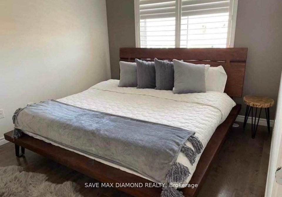 10-minlow-way-aurora-ontario-n12529506