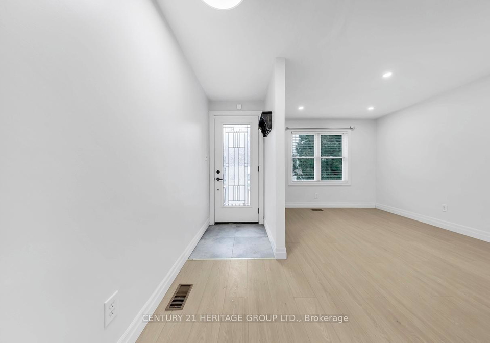 302-avenue-road-s-newmarket-ontario-n12530612