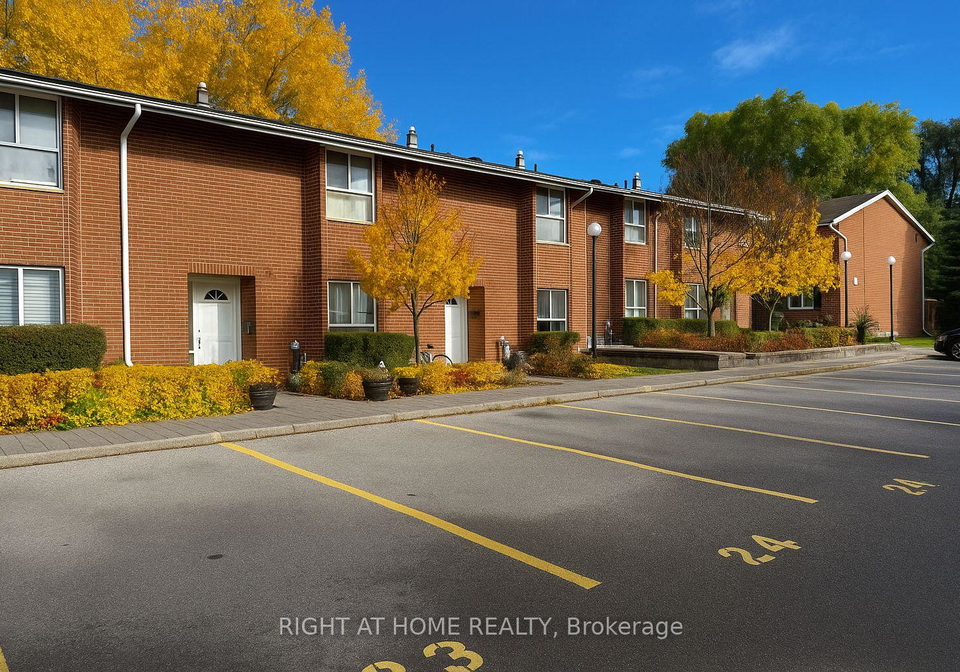 33-romfield-circuit-markham-ontario-n12531562