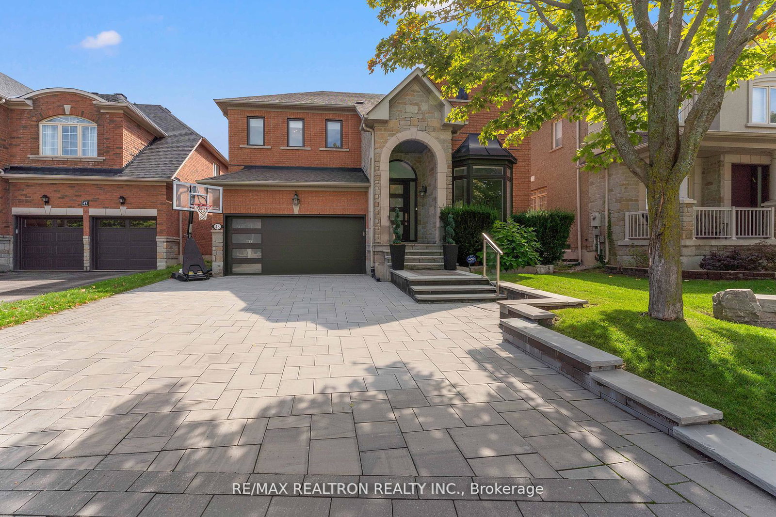 43-basie-gate-vaughan-ontario-n12531942