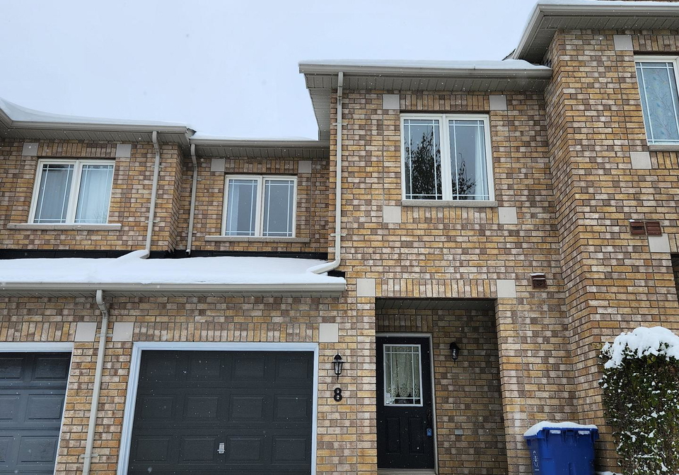 8-bilbrough-street-aurora-ontario-n12532666