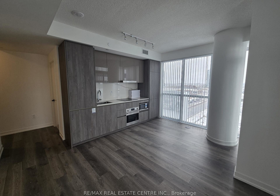 8-interchange-way-vaughan-ontario-n12533428