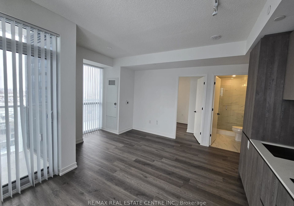 8-interchange-way-vaughan-ontario-n12533428